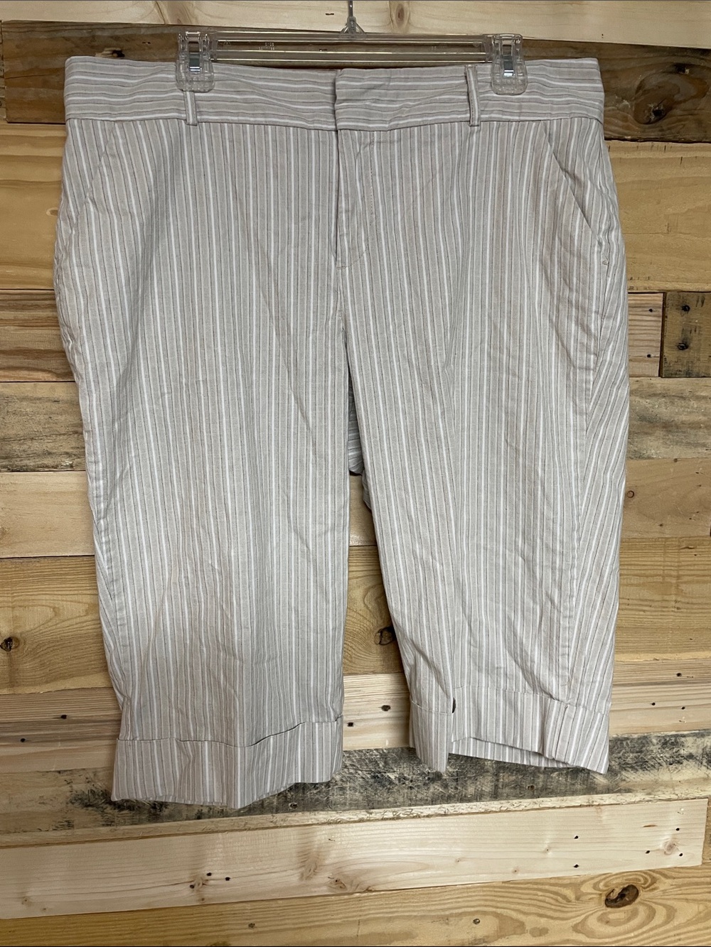 Dockers Size 16 Striped Tan And Blue Chino Stretchy Bermuda Shorts